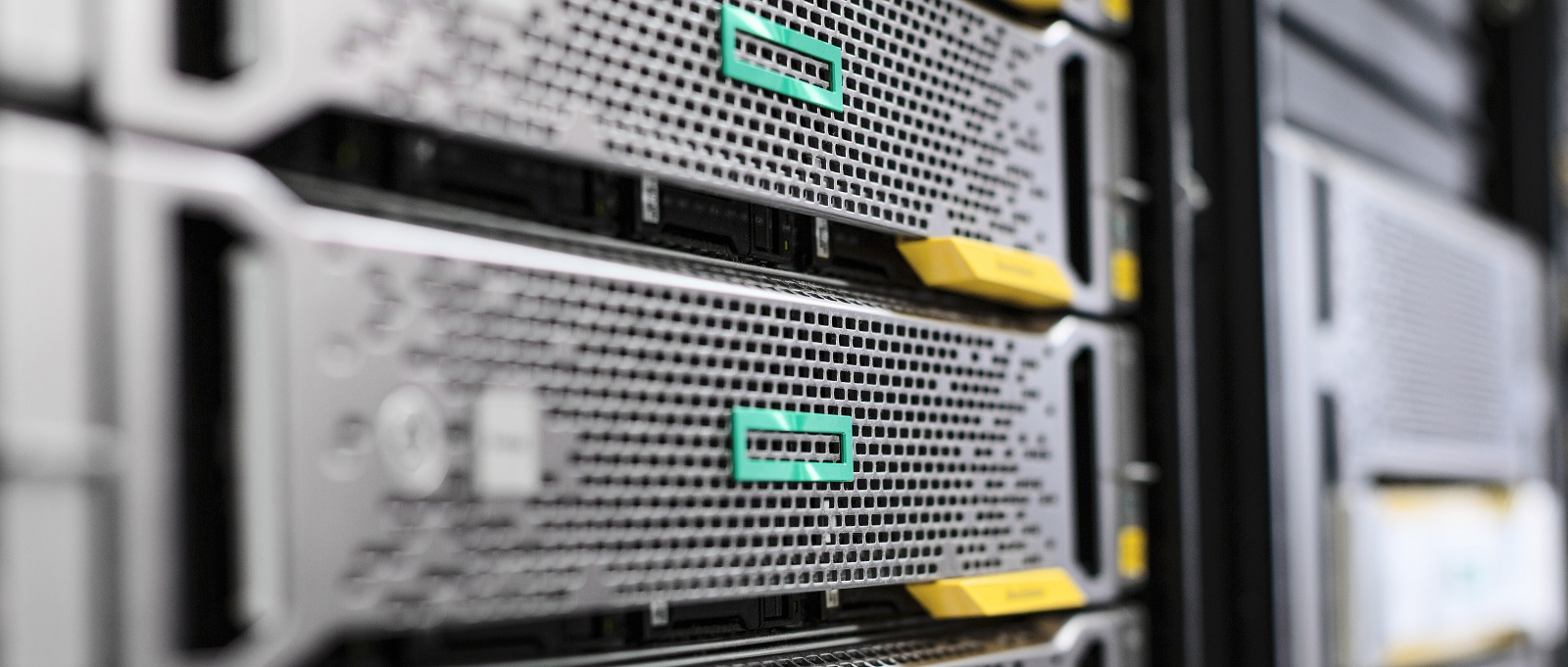 Плюсы и минусы клиент серверной сети. Недостатки файлового сервера. Нехватка серверов. Майнинг ферма фото. Промышленный интернет.